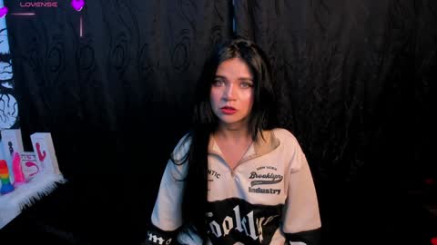 submissive demon Please help me to reach 500 thumbs up online show from 12-28-24, 01:29