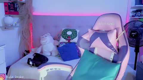 k ylie online show from 03-03-26, 09:21