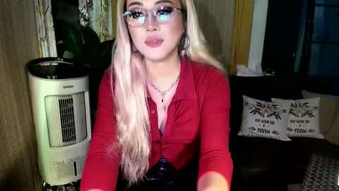 kylie online show from 12-22-25, 04:31