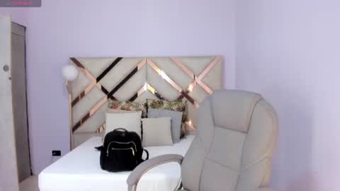 Snapshot of kylie_reyes chatting on 07-21-26, 07:27 Kylie Reyes online show from 07-21-26, 07:27