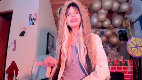 Snapshot of kyliekandy chatting on 01-01-25, 12:21 online show from 01-01-25, 12:21