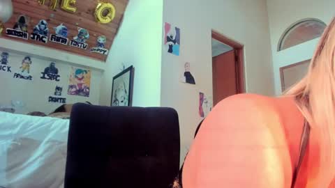 Snapshot of kyliekandy chatting on 02-21-25, 09:32 online show from 02-21-25, 09:32