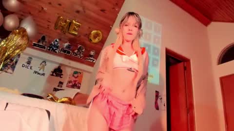 Snapshot of kyliekandy chatting on 02-23-25, 04:28 online show from 02-23-25, 04:28