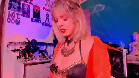 Snapshot of kyliekandy chatting on 10-25-25, 03:47 online show from 10-25-25, 03:47