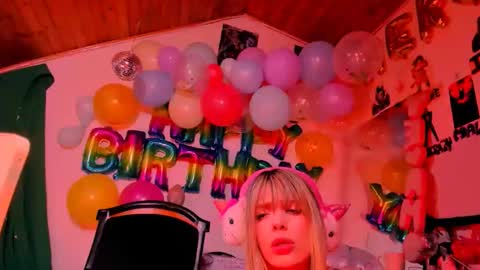 Snapshot of kyliekandy chatting on 11-20-25, 12:33 online show from 11-20-25, 12:33