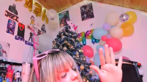 Snapshot of kyliekandy chatting on 11-30-25, 12:58 online show from 11-30-25, 12:58