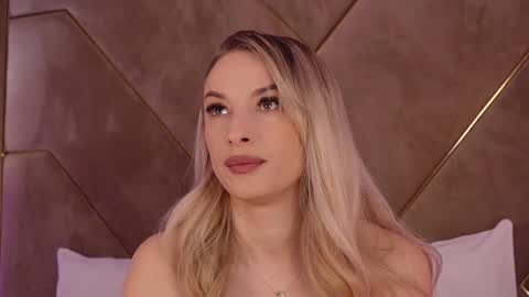 Kylie  online show from 01-21-25, 06:22