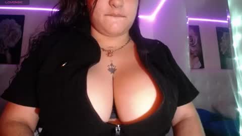 Snapshot of kylievoosx18 chatting on 07-12-26, 01:57 kylievoosx online show from 07-12-26, 01:57