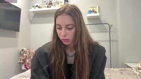 Snapshot of kymberlyrosenlof chatting on 06-22-26, 04:09 Selena online show from 06-22-26, 04:09