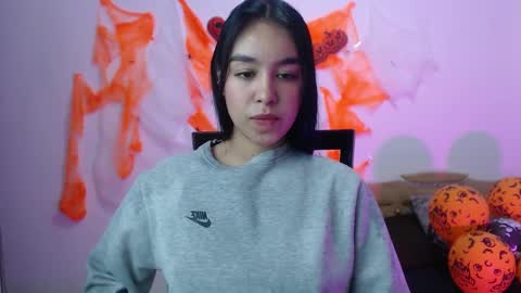 Snapshot of kyra_fox_ chatting on 10-18-25, 12:39 Kyra online show from 10-18-25, 12:39