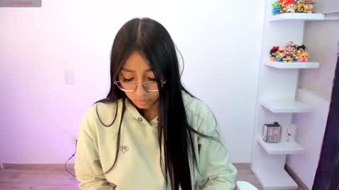 Snapshot of kyy_isa chatting on 10-20-25, 05:52 IG online show from 10-20-25, 05:52