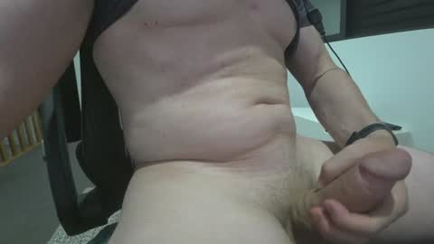 Snapshot of l00tz chatting on 02-02-25, 12:13 l00tz online show from 02-02-25, 12:13