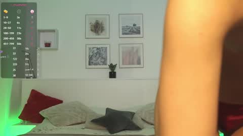 Snapshot of l1ttle_kiki chatting on 10-18-25, 02:18 Viktoria White online show from 10-18-25, 02:18