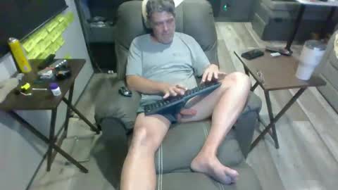 Snapshot of l8tniter chatting on 10-30-25, 12:56 l8tniter online show from 10-30-25, 12:56