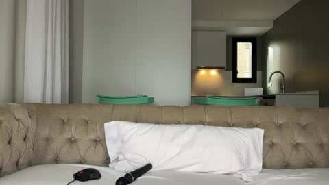 Julie online show from 09-27-25, 07:24