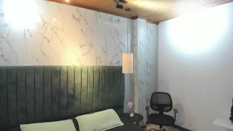 labrinthteasing online show from 02-01-26, 12:04