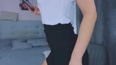 Snapshot of lachatte013 chatting on 11-28-25, 11:13 Kristina online show from 11-28-25, 11:13