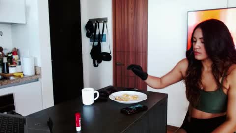 Jazmin online show from 11-13-25, 02:27