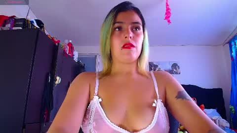 Snapshot of lacolombiana_bitch chatting on 06-16-26, 08:22 Valentina online show from 06-16-26, 08:22