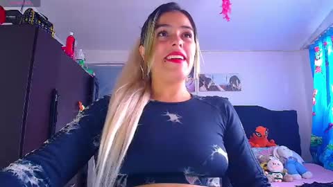 Snapshot of lacolombiana_bitch chatting on 07-08-26, 08:13 Valentina online show from 07-08-26, 08:13