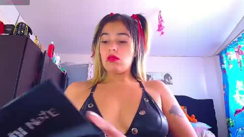 Snapshot of lacolombiana_bitch chatting on 07-10-26, 08:11 Valentina online show from 07-10-26, 08:11