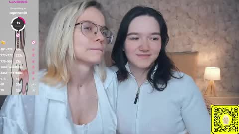 Violet and Isabel online show from 06-03-26, 07:19