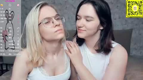 Snapshot of lacyedison chatting on 06-28-26, 07:42 Violet and Isabel online show from 06-28-26, 07:42
