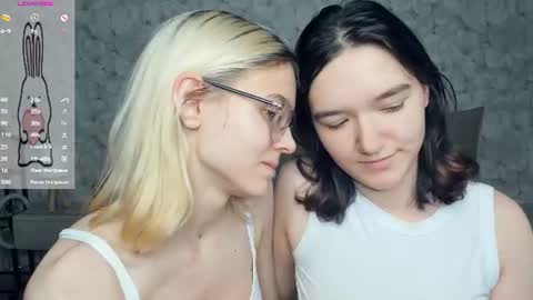 Snapshot of lacyedison chatting on 07-28-26, 07:26 Violet and Isabel online show from 07-28-26, 07:26