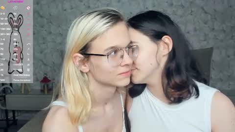 Snapshot of lacyedison chatting on 07-28-26, 07:39 Violet and Isabel online show from 07-28-26, 07:39