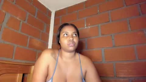 Snapshot of ladahear_ chatting on 12-10-24, 02:27 Akyra online show from 12-10-24, 02:27