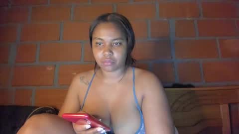 Snapshot of ladahear_ chatting on 12-10-24, 05:28 Akyra online show from 12-10-24, 05:28