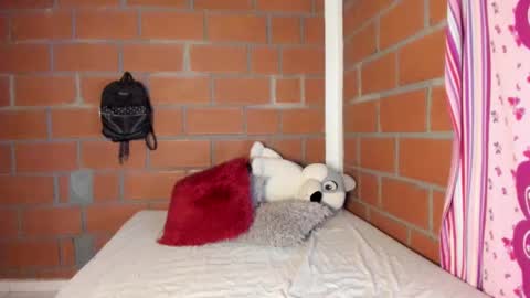 Snapshot of ladahear_ chatting on 12-30-24, 07:21 Akyra online show from 12-30-24, 07:21