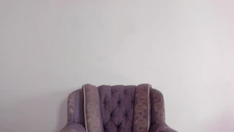 Snapshot of ladahear_ chatting on 09-16-25, 05:03 Akyra online show from 09-16-25, 05:03