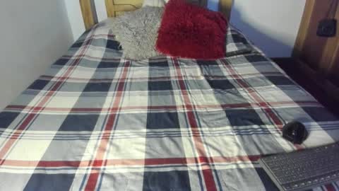 Snapshot of ladahear_ chatting on 10-22-25, 12:05 Akyra online show from 10-22-25, 12:05