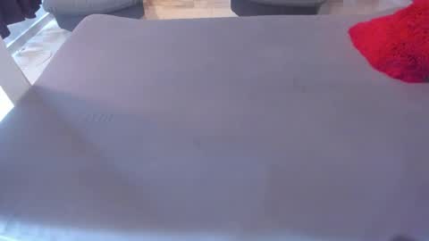 Snapshot of ladahear_ chatting on 12-19-25, 01:07 Akyra online show from 12-19-25, 01:07