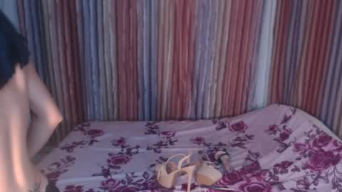 Snapshot of ladiekissesex chatting on 02-20-25, 02:35 ladiekissesex online show from 02-20-25, 02:35