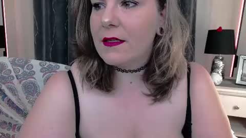 Snapshot of lady_2xl chatting on 07-10-26, 06:43 Lucy online show from 07-10-26, 06:43