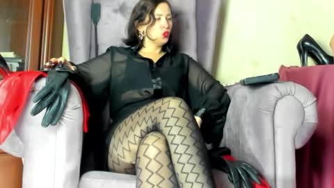Snapshot of lady__leather chatting on 11-18-25, 11:36 GoddessLeather online show from 11-18-25, 11:36