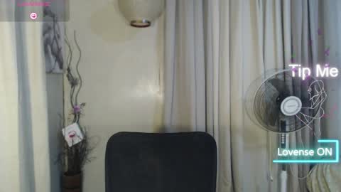 Snapshot of lady_bitxh chatting on 04-28-26, 02:27 gongx13 my IG online show from 04-28-26, 02:27