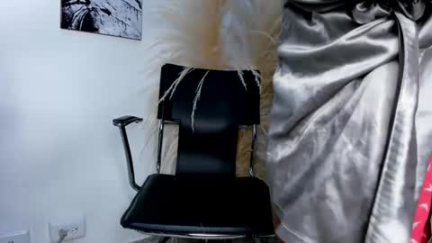 Snapshot of lady_falcon chatting on 01-25-25, 05:07 LADY online show from 01-25-25, 05:07