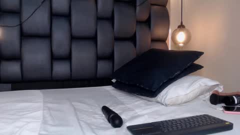 Snapshot of lady_falcon chatting on 02-01-25, 05:07 LADY online show from 02-01-25, 05:07