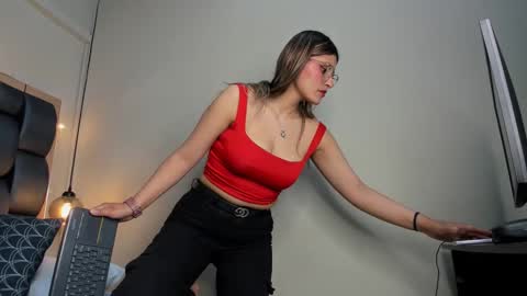 Snapshot of lady_falcon chatting on 10-12-25, 02:21 LADY online show from 10-12-25, 02:21