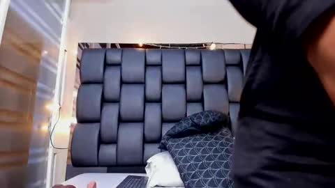 Snapshot of lady_falcon chatting on 11-18-25, 02:17 LADY online show from 11-18-25, 02:17