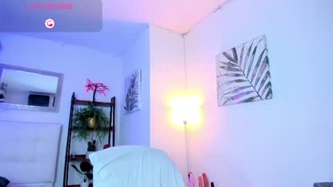Snapshot of lady_hellen chatting on 06-25-26, 07:18 online show from 06-25-26, 07:18