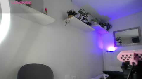 Snapshot of lady_hellen chatting on 06-27-26, 07:08 online show from 06-27-26, 07:08