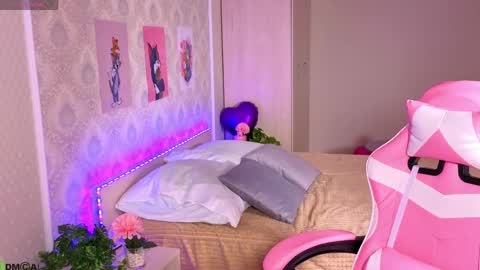 Olivia online show from 04-21-26, 01:18