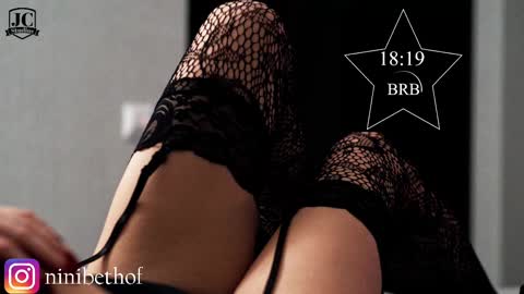 Snapshot of lady_ni chatting on 03-01-25, 04:44 700 1300 -5 online show from 03-01-25, 04:44