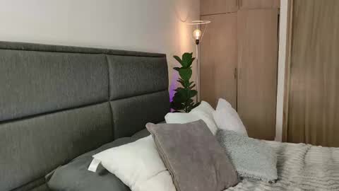 Snapshot of lady_ni chatting on 09-25-25, 01:37 700 1300 -5 online show from 09-25-25, 01:37