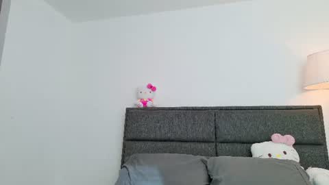 Snapshot of lady_ni chatting on 07-10-26, 01:03 700 1300 -5 online show from 07-10-26, 01:03
