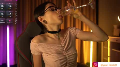 lady_nicolett online show from 12-18-25, 12:17